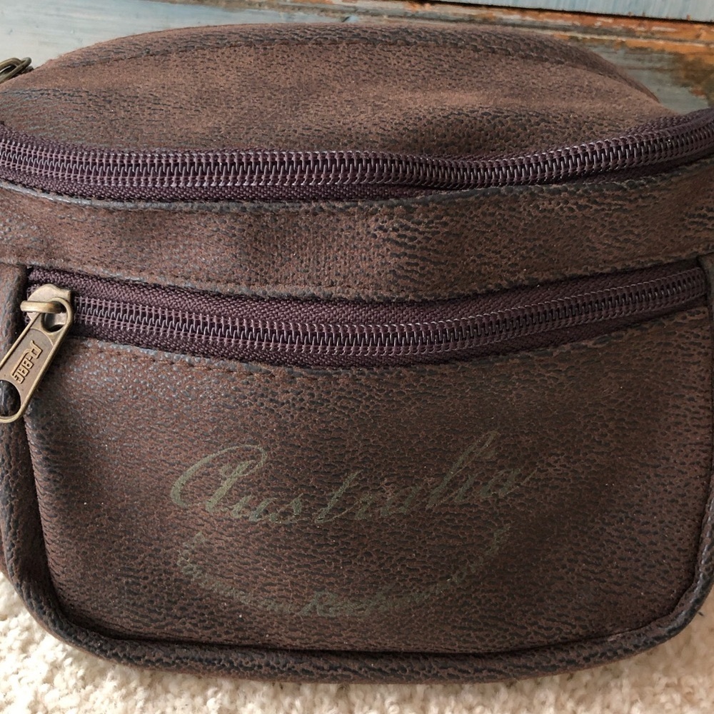 Australian leather crossbody/satchel belt bag w/“Australia” written in gold - Picture 1 of 11